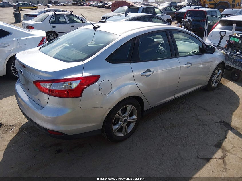Vin: 1fadp3f2xel261977, lot: 46674257, ford focus se 20144