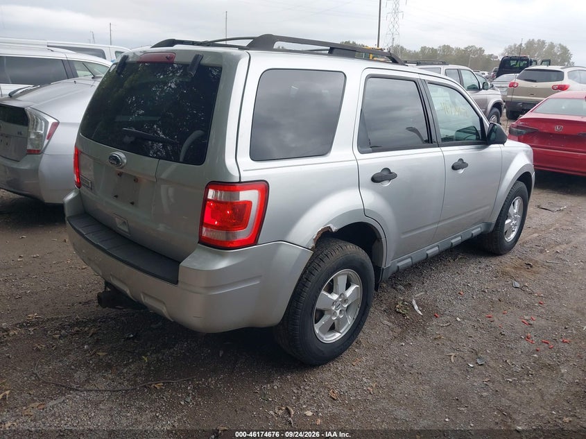Vin: 1fmcu9d77akb10493, lot: 46674536, ford escape xlt 20104
