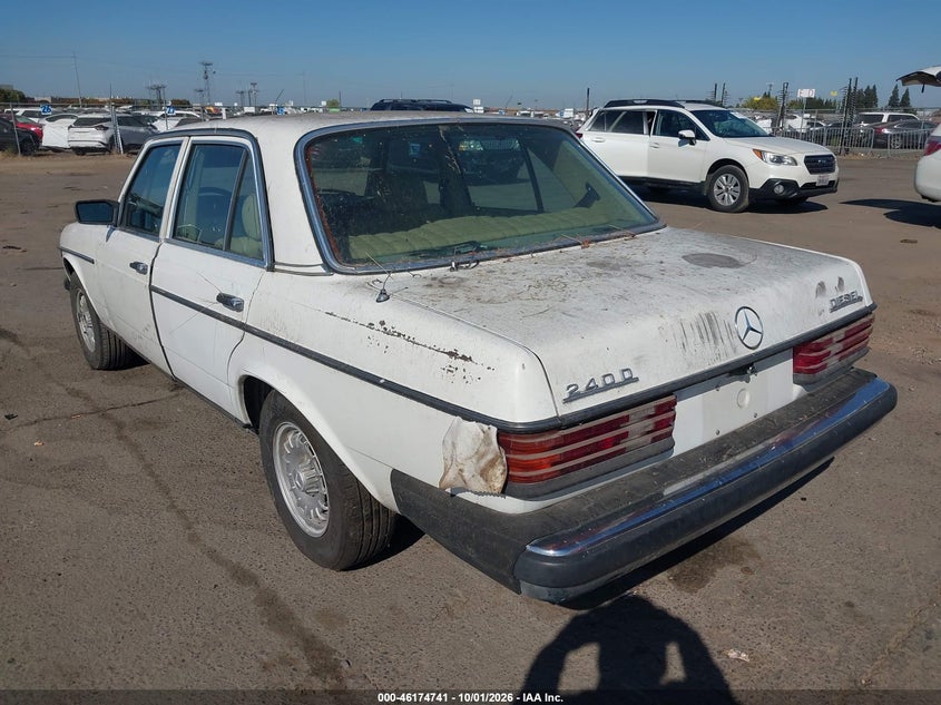 1982 MERCEDES-BENZ 240