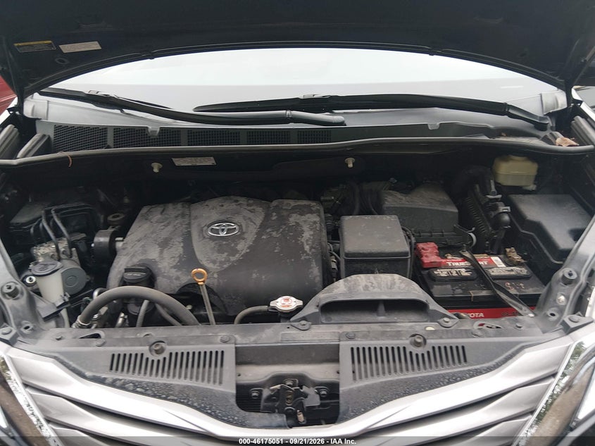 TOYOTA SIENNA - zdjęcie 10