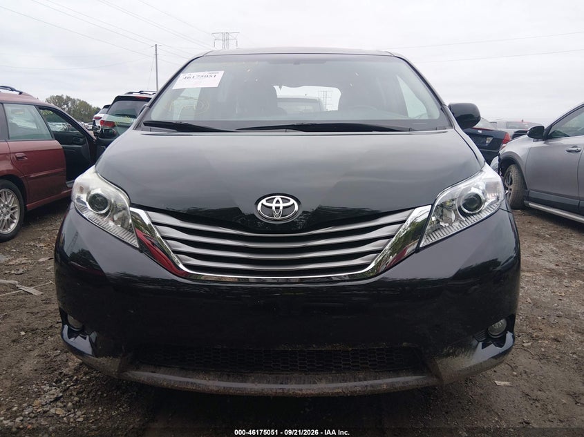 TOYOTA SIENNA - zdjęcie 12
