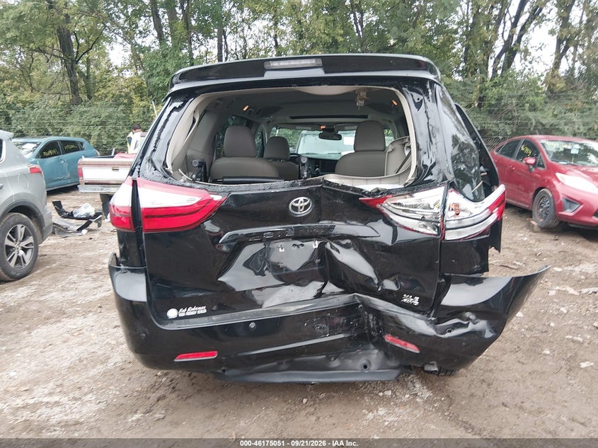 TOYOTA SIENNA - zdjęcie 16