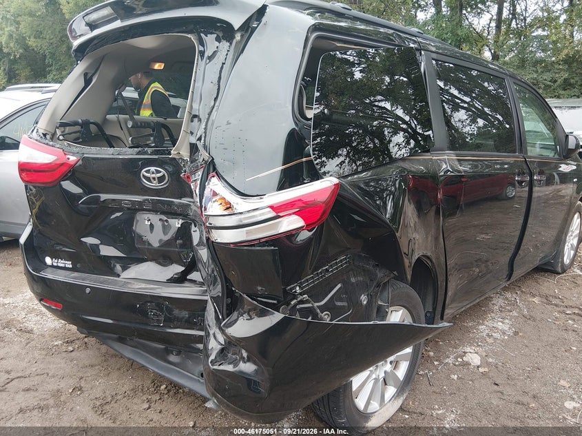 TOYOTA SIENNA - zdjęcie 6