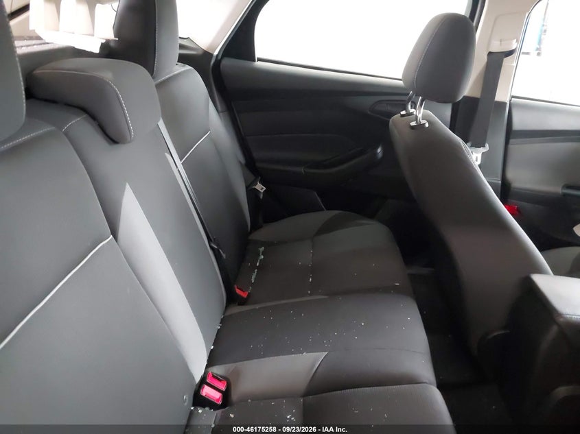2012 FORD FOCUS SE · Фото 8