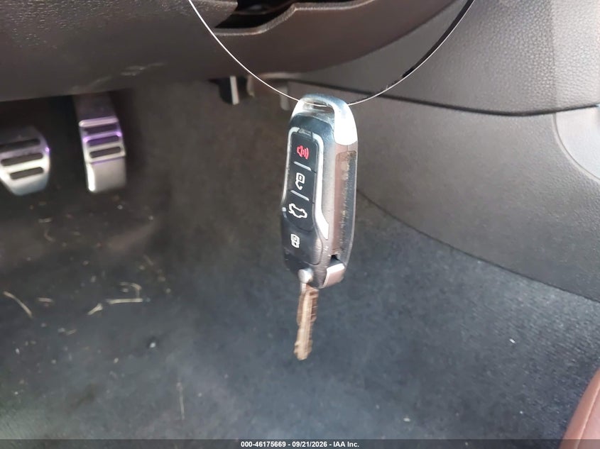 2013 FORD MUSTANG V6 PREMIUM · Фото 11