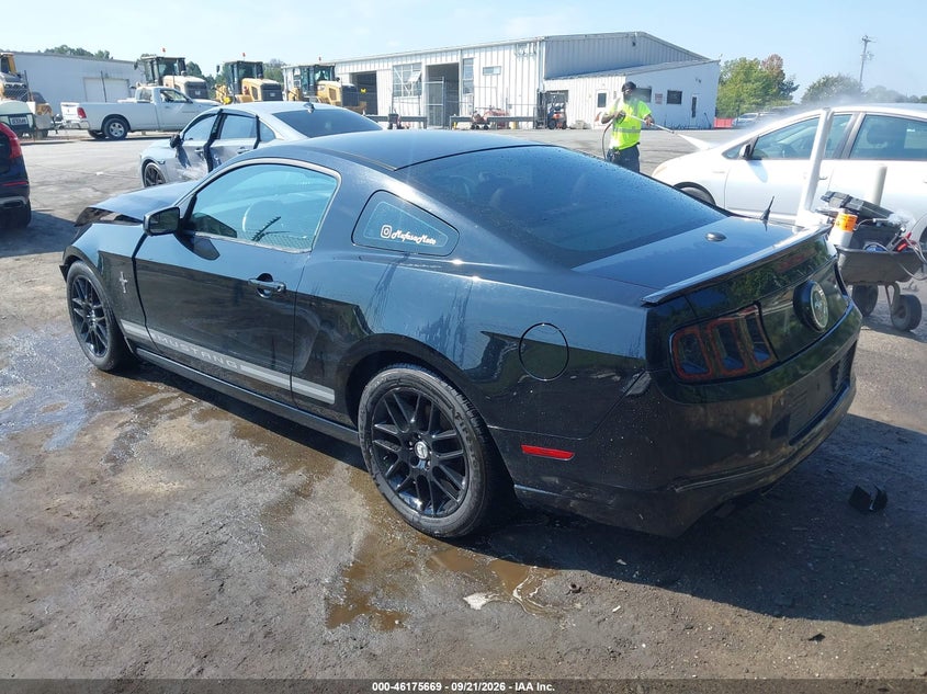 2013 FORD MUSTANG V6 PREMIUM · Фото 3