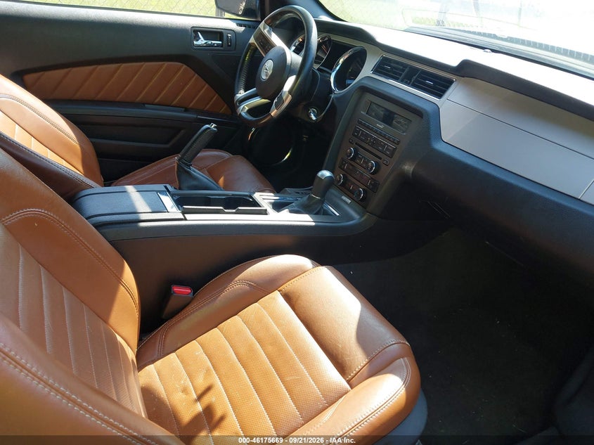 2013 FORD MUSTANG V6 PREMIUM · Фото 5