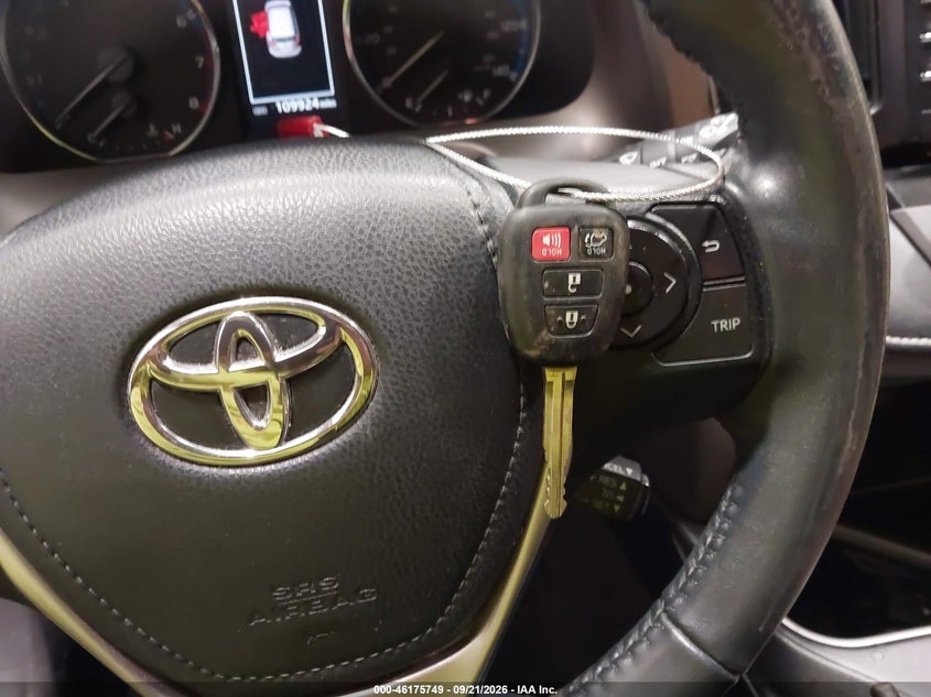 TOYOTA RAV4 - zdjęcie 11