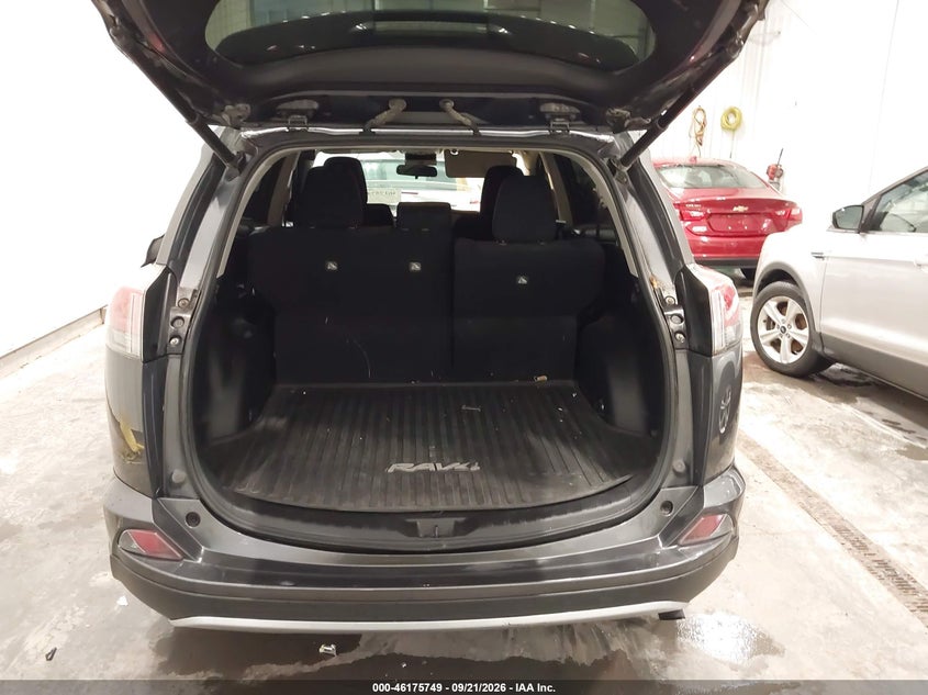 TOYOTA RAV4 - zdjęcie 17