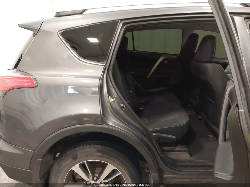 TOYOTA RAV4 - zdjęcie 8