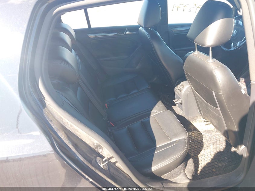 2010 VOLKSWAGEN GTI 4-DOOR · Фото 8
