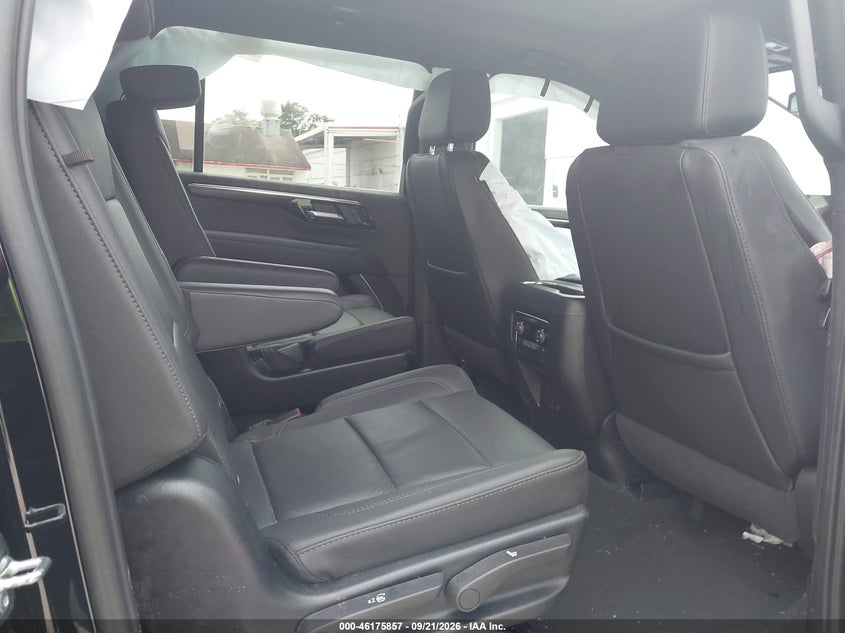 CHEVROLET SUBURBAN - zdjęcie 8