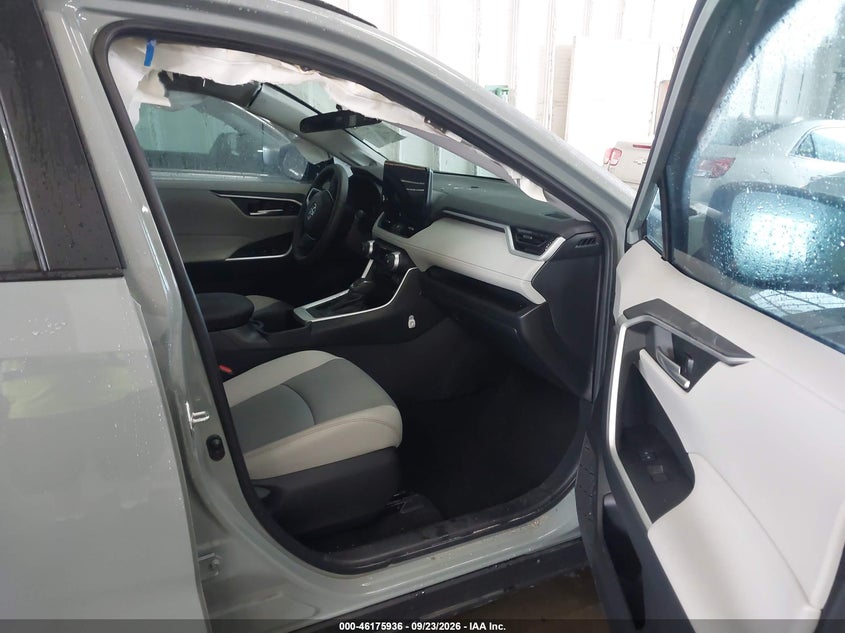 TOYOTA RAV4 - zdjęcie 5