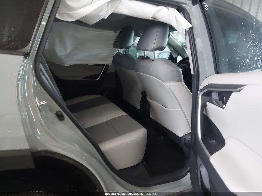 TOYOTA RAV4 - zdjęcie 8