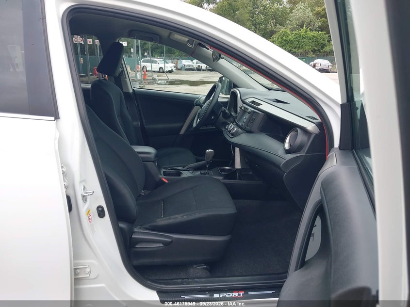 TOYOTA RAV4 - zdjęcie 5