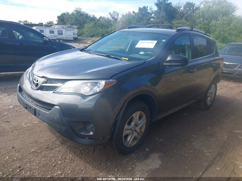 2015 Toyota RAV 4, Удар ззаду, IAAI, VIN 2T3ZFREV9FW200507 — фото 2