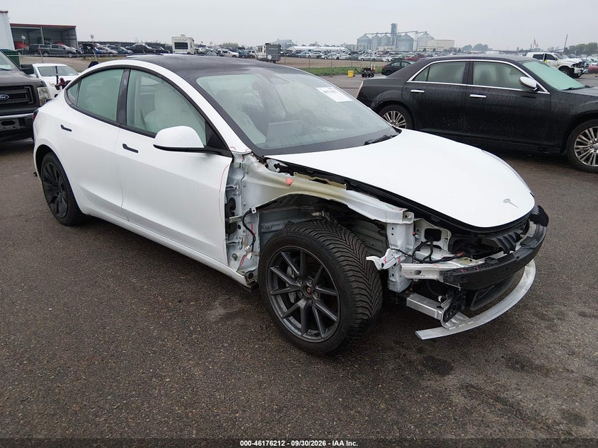 TESLA MODEL 3 - zdjęcie 1