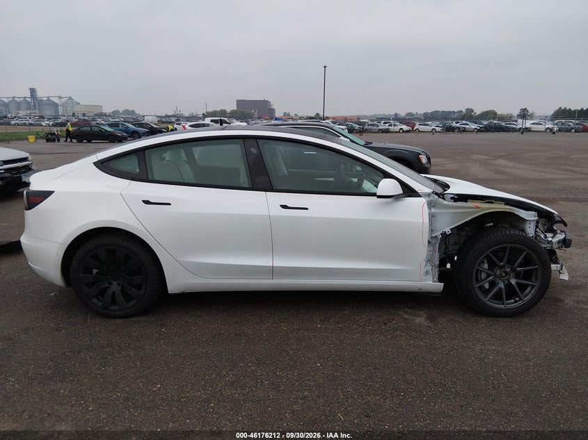 TESLA MODEL 3 - zdjęcie 14