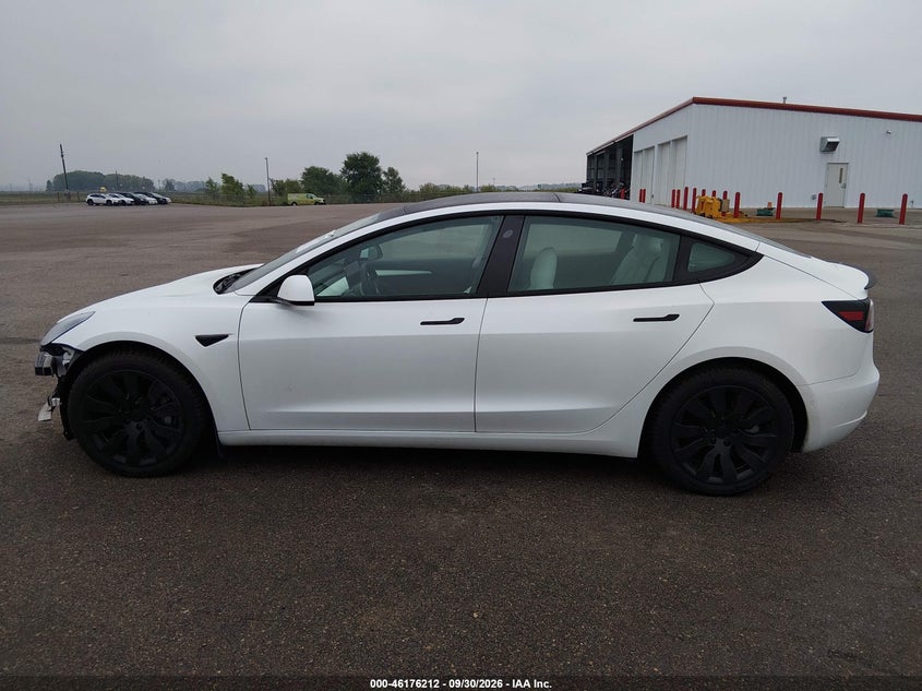 TESLA MODEL 3 - zdjęcie 15