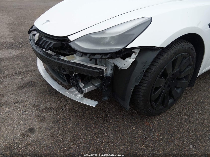 TESLA MODEL 3 - zdjęcie 20
