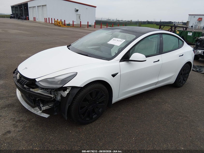 TESLA MODEL 3 - zdjęcie 2