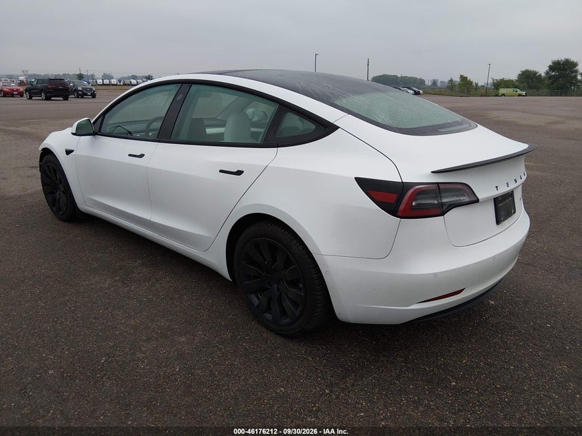 TESLA MODEL 3 - zdjęcie 3
