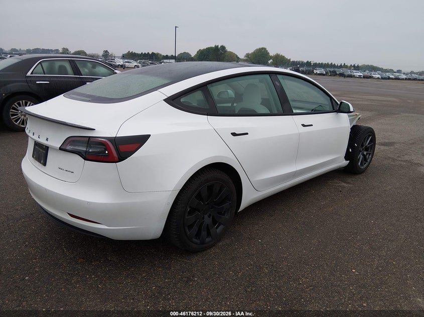 TESLA MODEL 3 - zdjęcie 4
