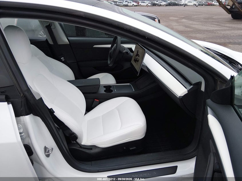 TESLA MODEL 3 - zdjęcie 5