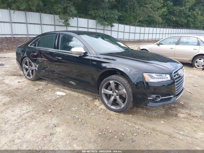 AUDI S8 - zdjęcie 1
