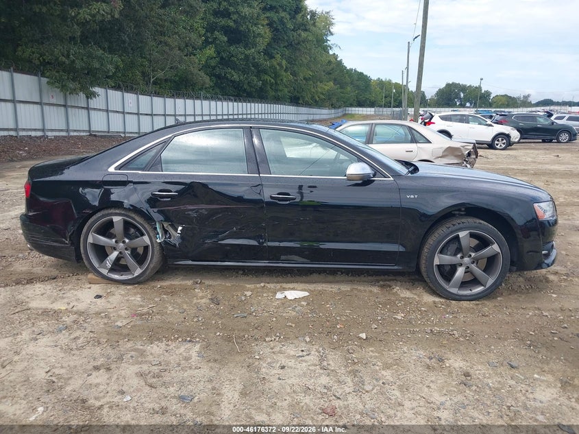 AUDI S8 - zdjęcie 13