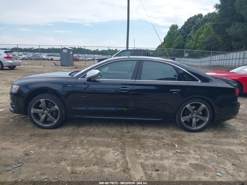 AUDI S8 - zdjęcie 14