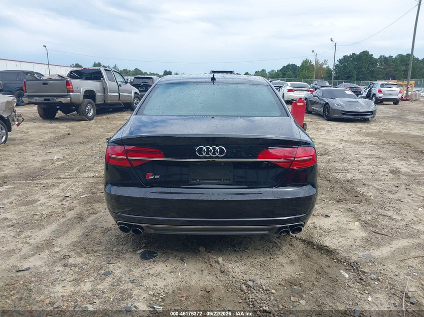 AUDI S8 - zdjęcie 16