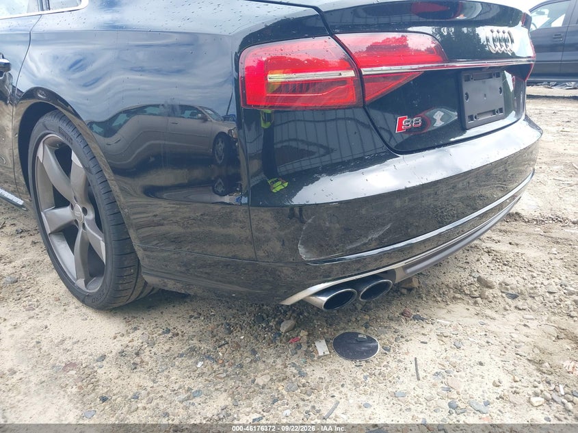 AUDI S8 - zdjęcie 18