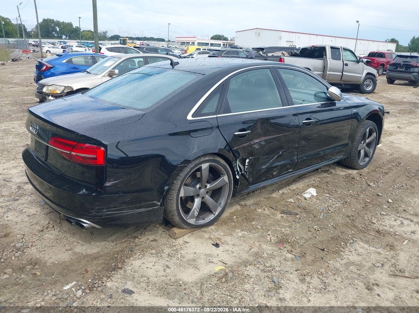 AUDI S8 - zdjęcie 4