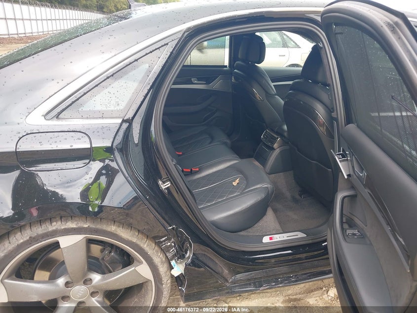 AUDI S8 - zdjęcie 8