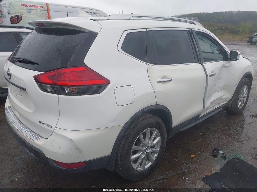 2017 NISSAN ROGUE SV · Фото 4