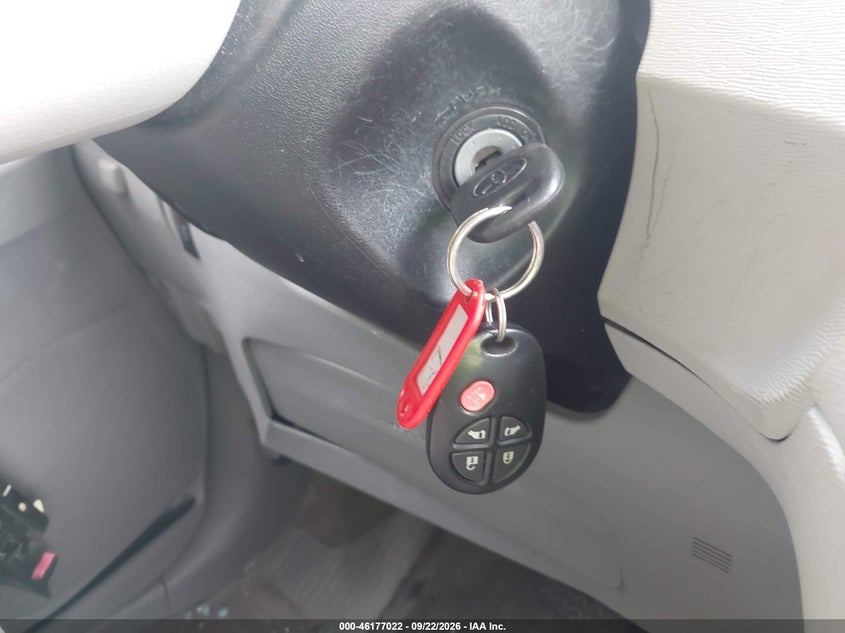 TOYOTA SIENNA 2014 VIN 5TDKK3DC4ES484171