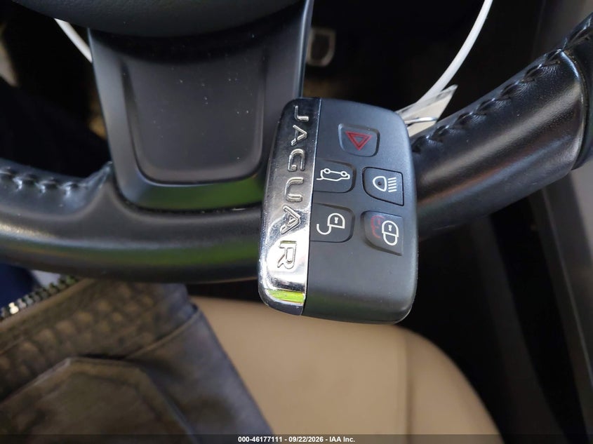 JAGUAR F-PACE - zdjęcie 11