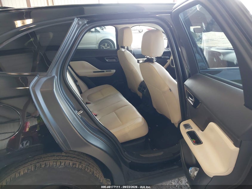 JAGUAR F-PACE - zdjęcie 8