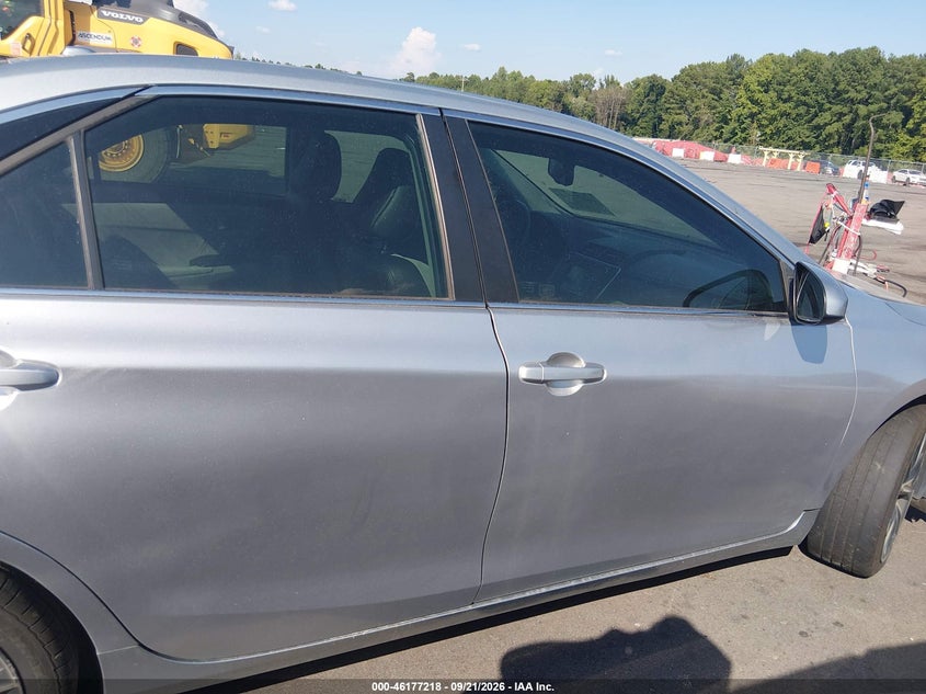 TOYOTA CAMRY - zdjęcie 13