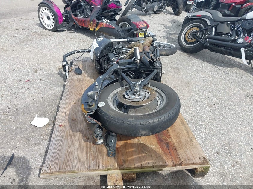 HARLEY-DAVIDSON FXSTBI 2005