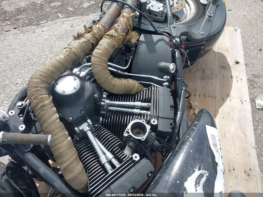 HARLEY-DAVIDSON FXSTBI 2005