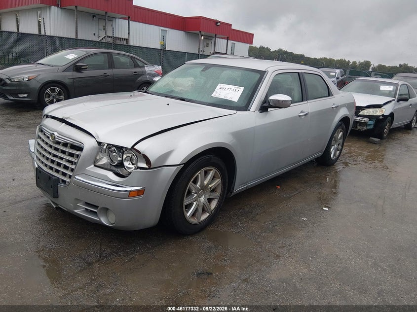 2008 Chrysler 300C, Удар спереду, IAAI, VIN 2C3KA63HX8H335711 — фото 2