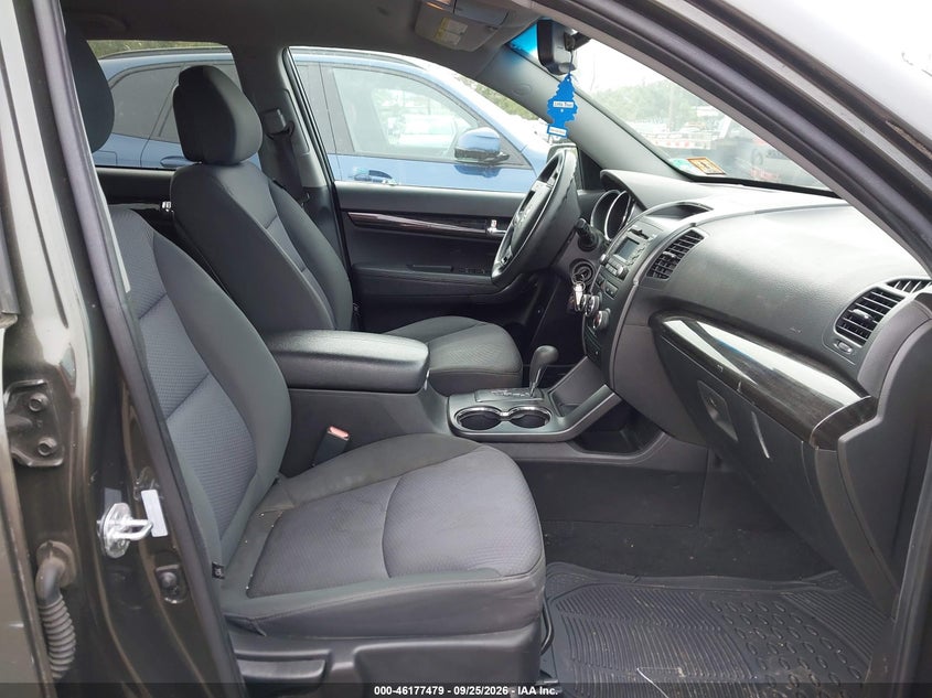 Kia Sorento - фото 5