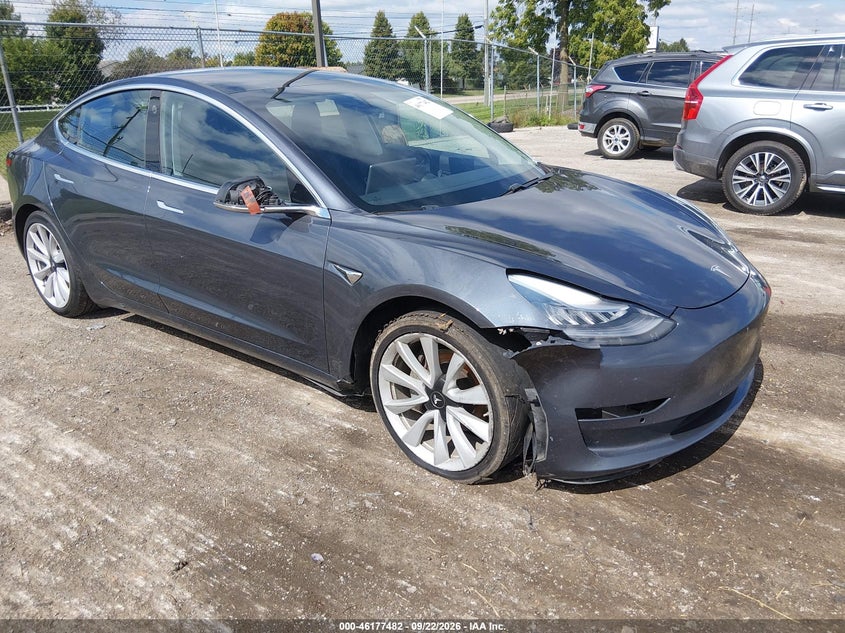 TESLA MODEL 3 - zdjęcie 1