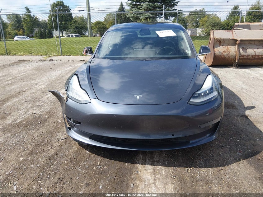 TESLA MODEL 3 - zdjęcie 12