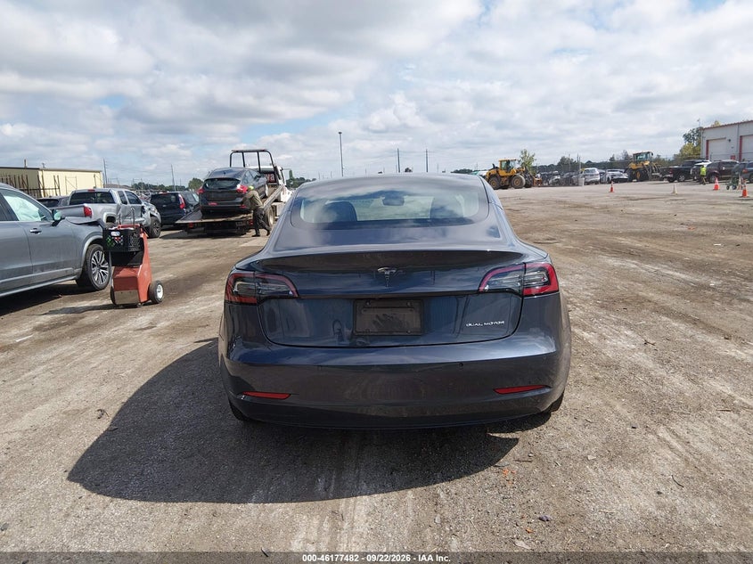 TESLA MODEL 3 - zdjęcie 16