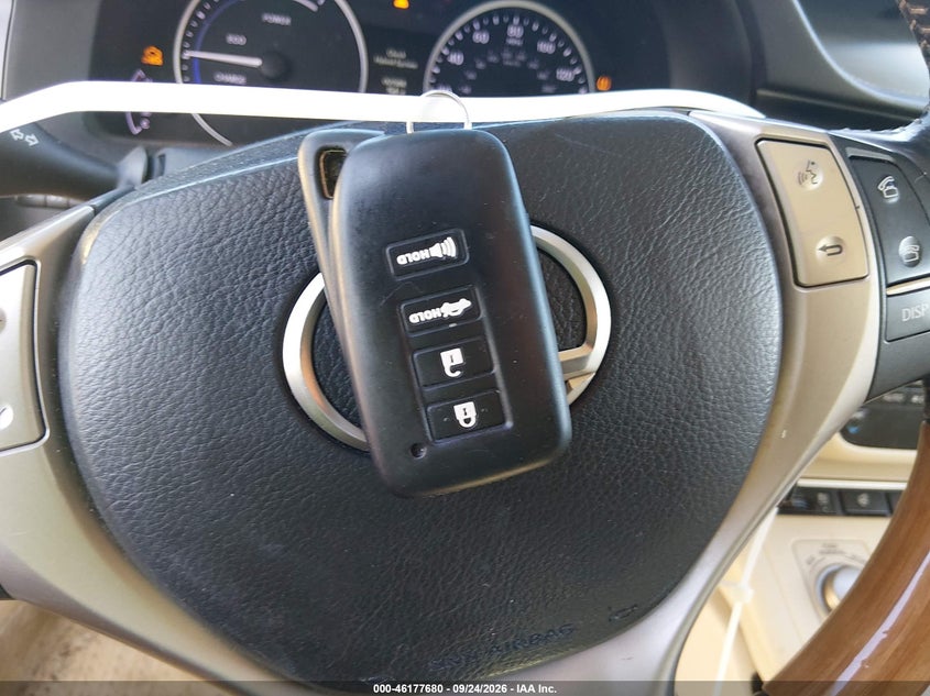 2013 LEXUS ES 300H · Фото 11