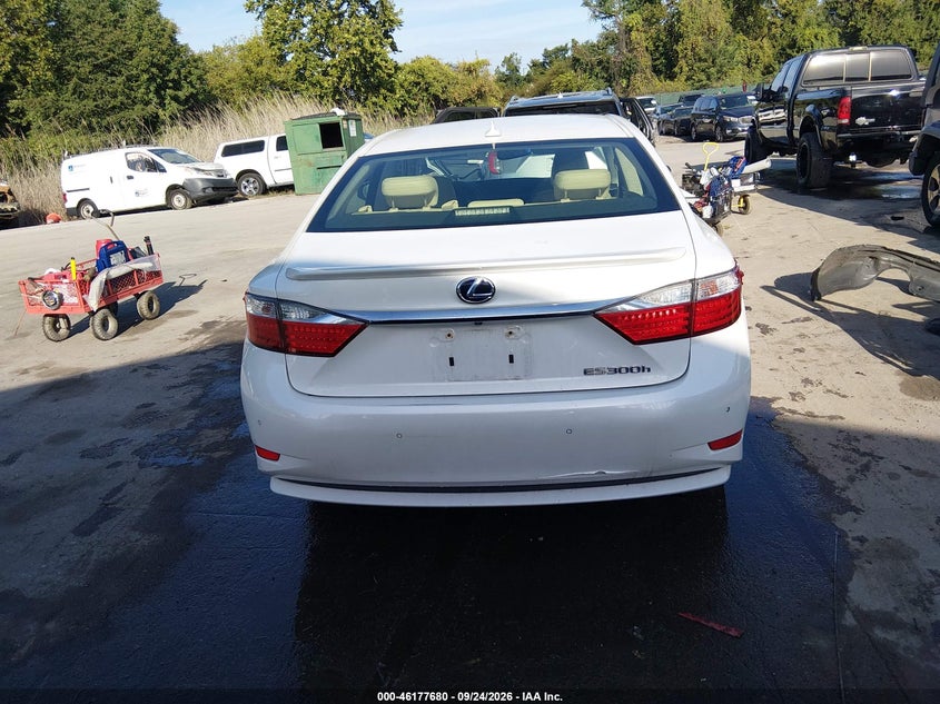 2013 LEXUS ES 300H · Фото 17