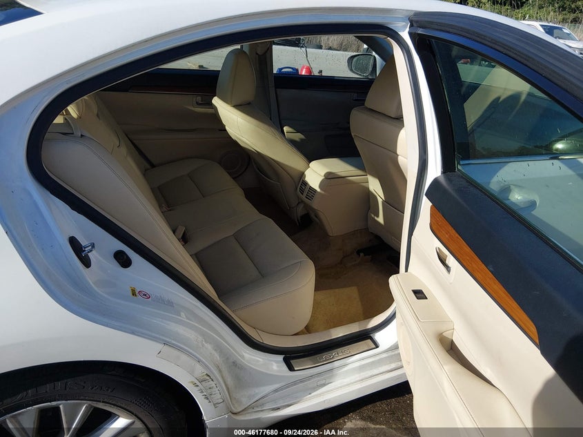2013 LEXUS ES 300H · Фото 8